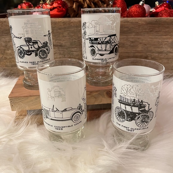 Set of 4 Oldsmobile footed drinking glasses - Picture 9 of 9